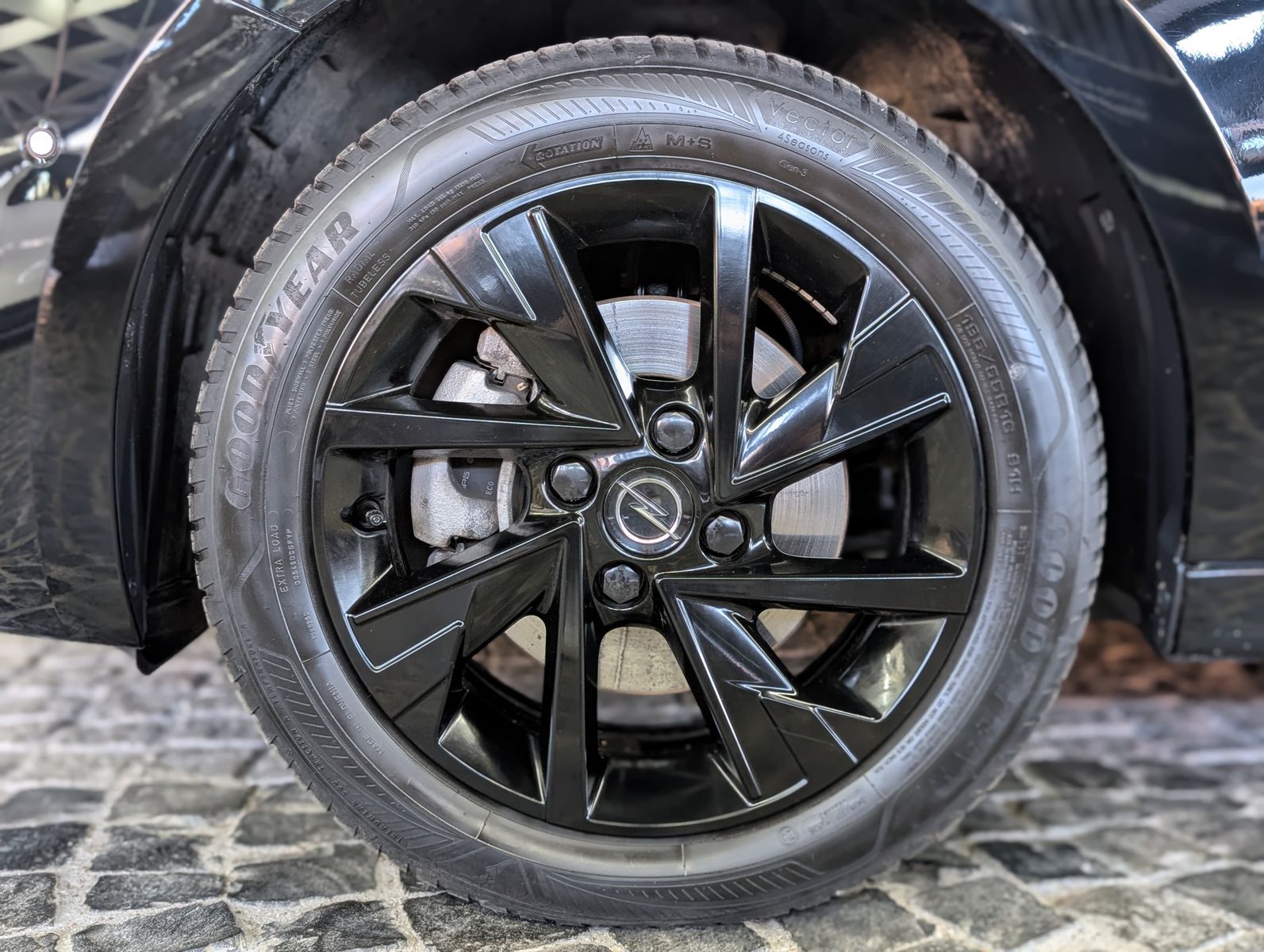 Fahrzeugabbildung Opel Corsa F 1.2T GS TECH LED KAM SHZ VIRT APP BHL LM