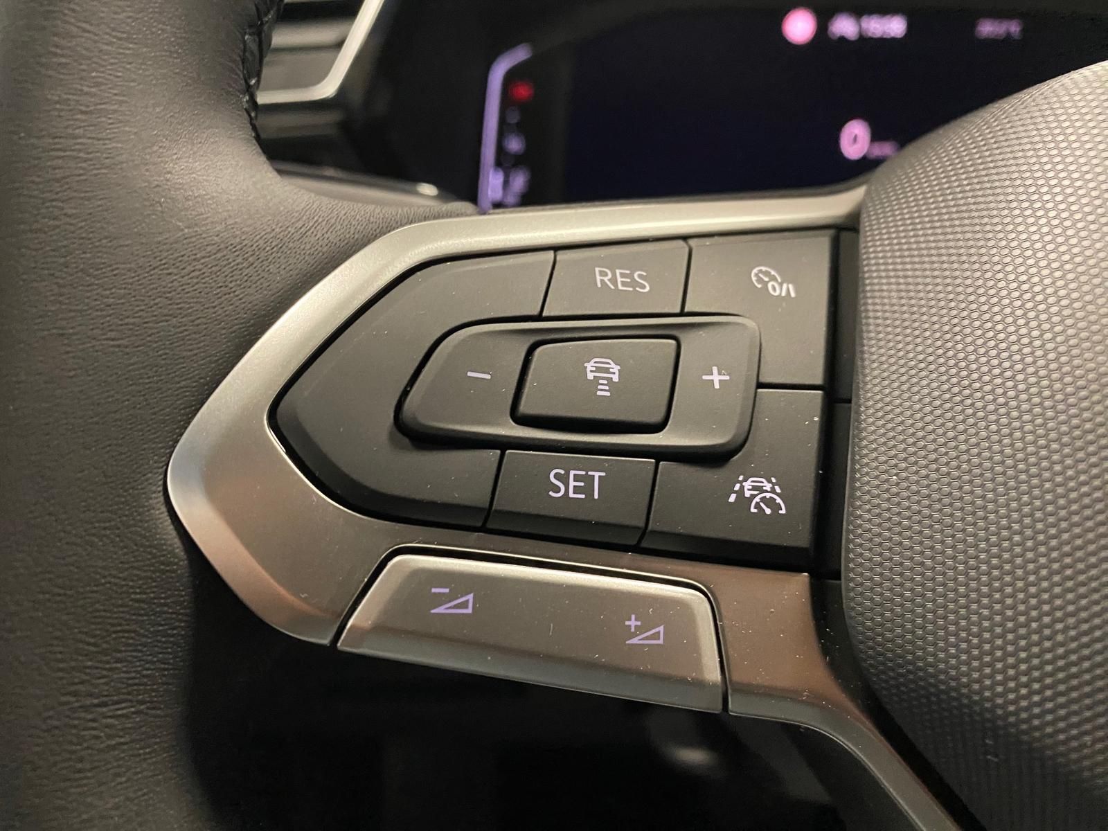 Fahrzeugabbildung Volkswagen Touran 1.5 TSI Comfortline+MATRIX+ACC+TOTWINKEL+