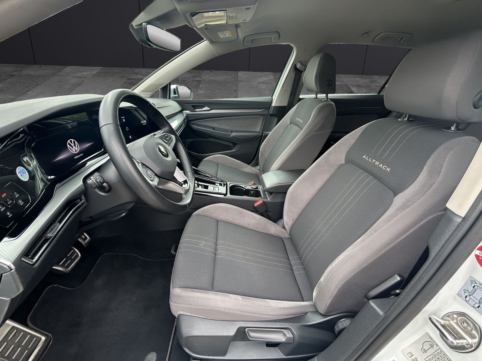 Fahrzeugabbildung Volkswagen Golf VIII Variant Alltrack TDI DSG IQ Light ACC