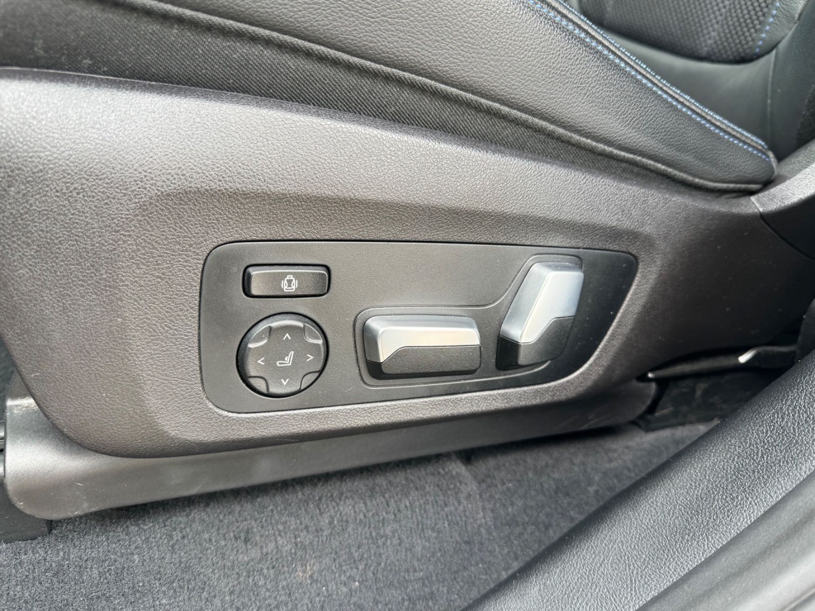 Fahrzeugabbildung BMW X4 M40/ACC/LED/AHK/Leder/HUD/Ambiente/360°Cam/