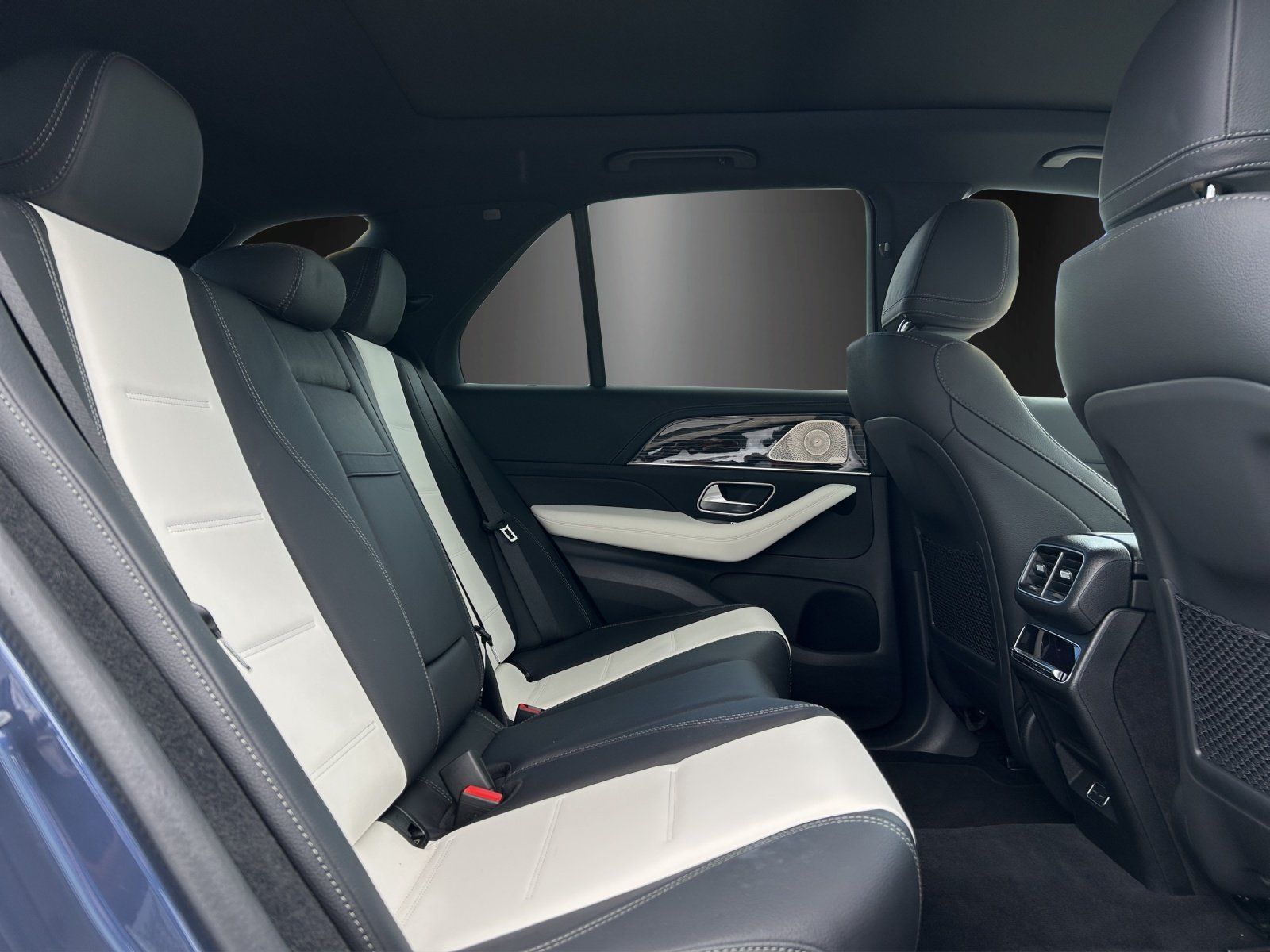 Fahrzeugabbildung Mercedes-Benz GLE 300 d 4MATIC AMG 360° PANO 22" MULTIBEAM