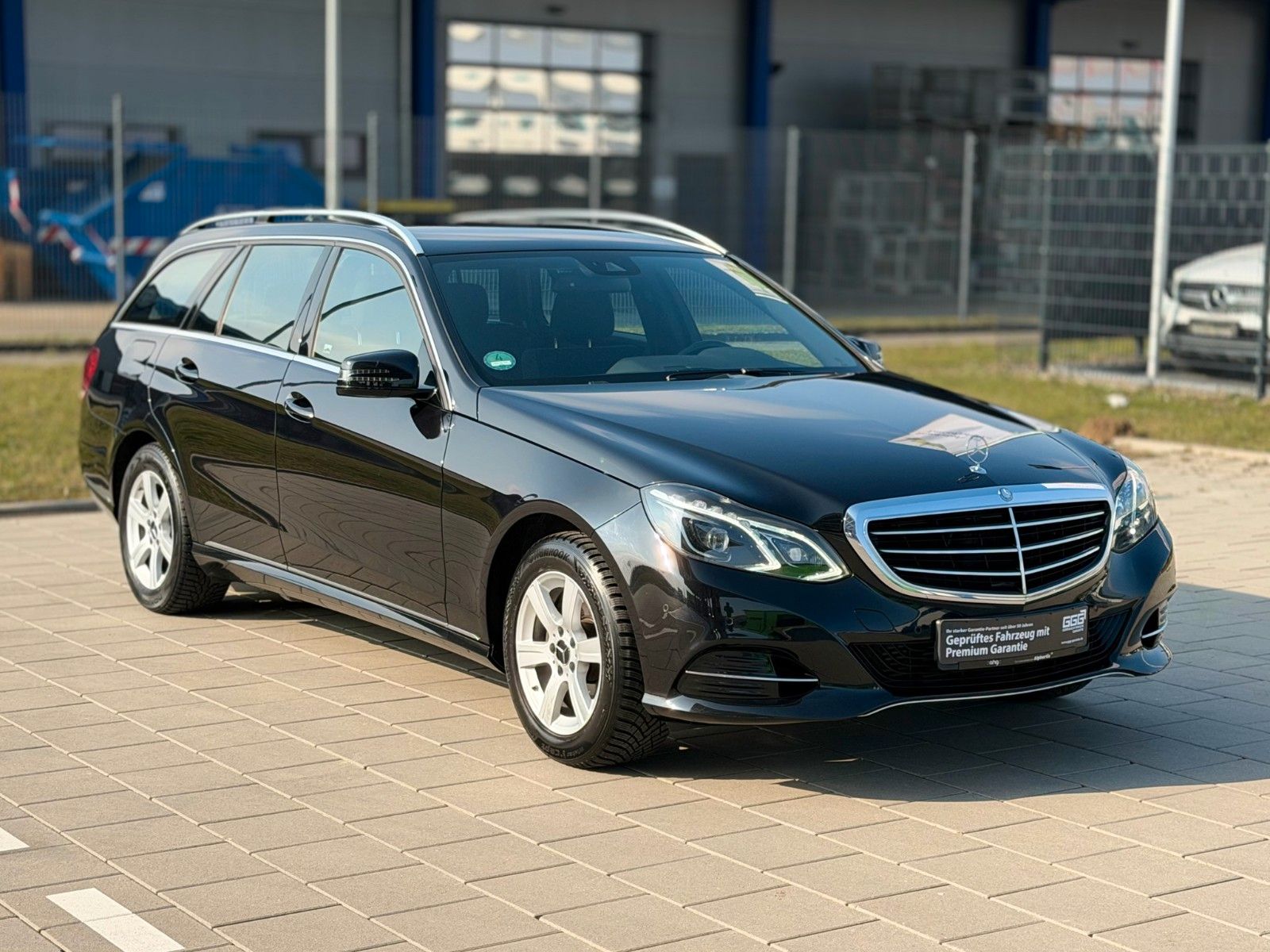 MERCEDES-BENZ E 200 T CGI Elegance *LED*NAVI*AHK*PDC*AUTOMATIK