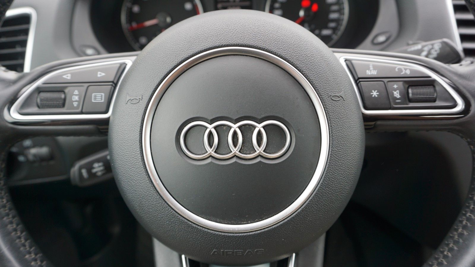 Fahrzeugabbildung Audi Q3 S Line, Navi, LED, AHK, Keyless, Start & Stop