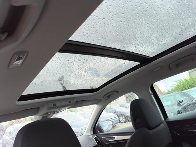 Fahrzeugabbildung SKODA Karoq 1.5 TSI DSG Selection Tour AHK PANO AREA-V