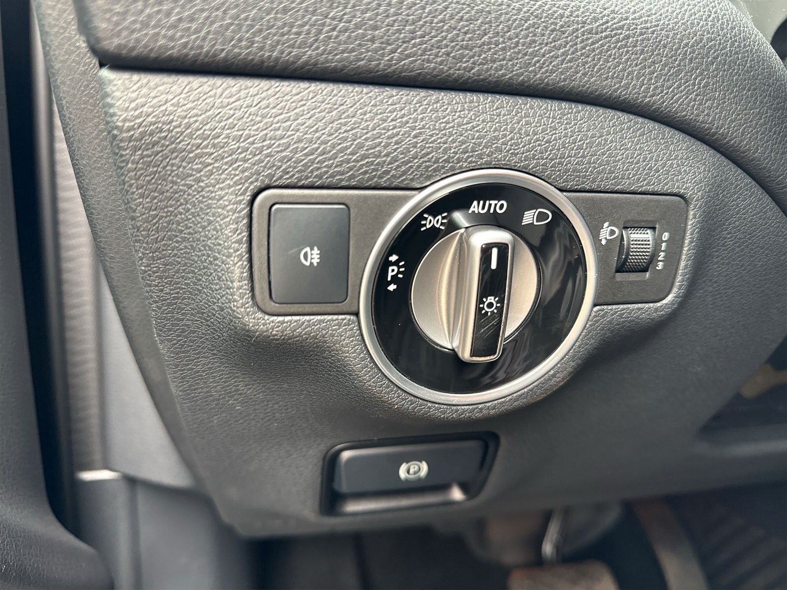 Fahrzeugabbildung Mercedes-Benz GLA 200 CDI *Allrad*AHK*Navi*Parkass*Teilleder