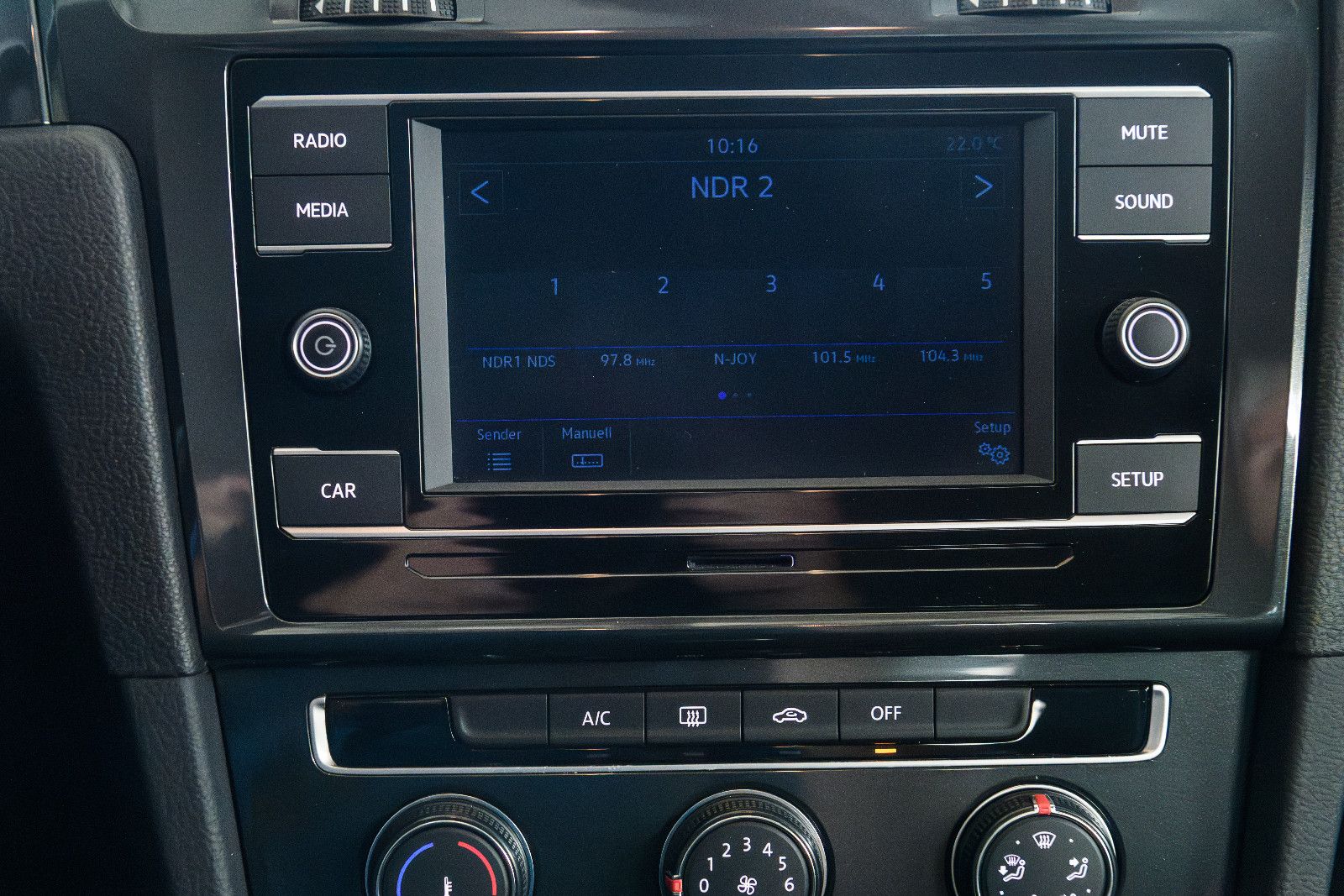 Fahrzeugabbildung Volkswagen Golf VII1.0l TSI Comfortline + GJR + Klima