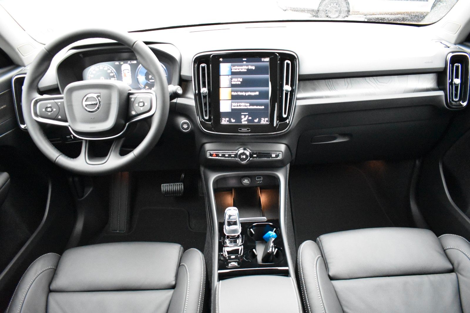 Fahrzeugabbildung Volvo XC40 T5 Recharge 2WD Plus Dark*RFK*H&K*ACC