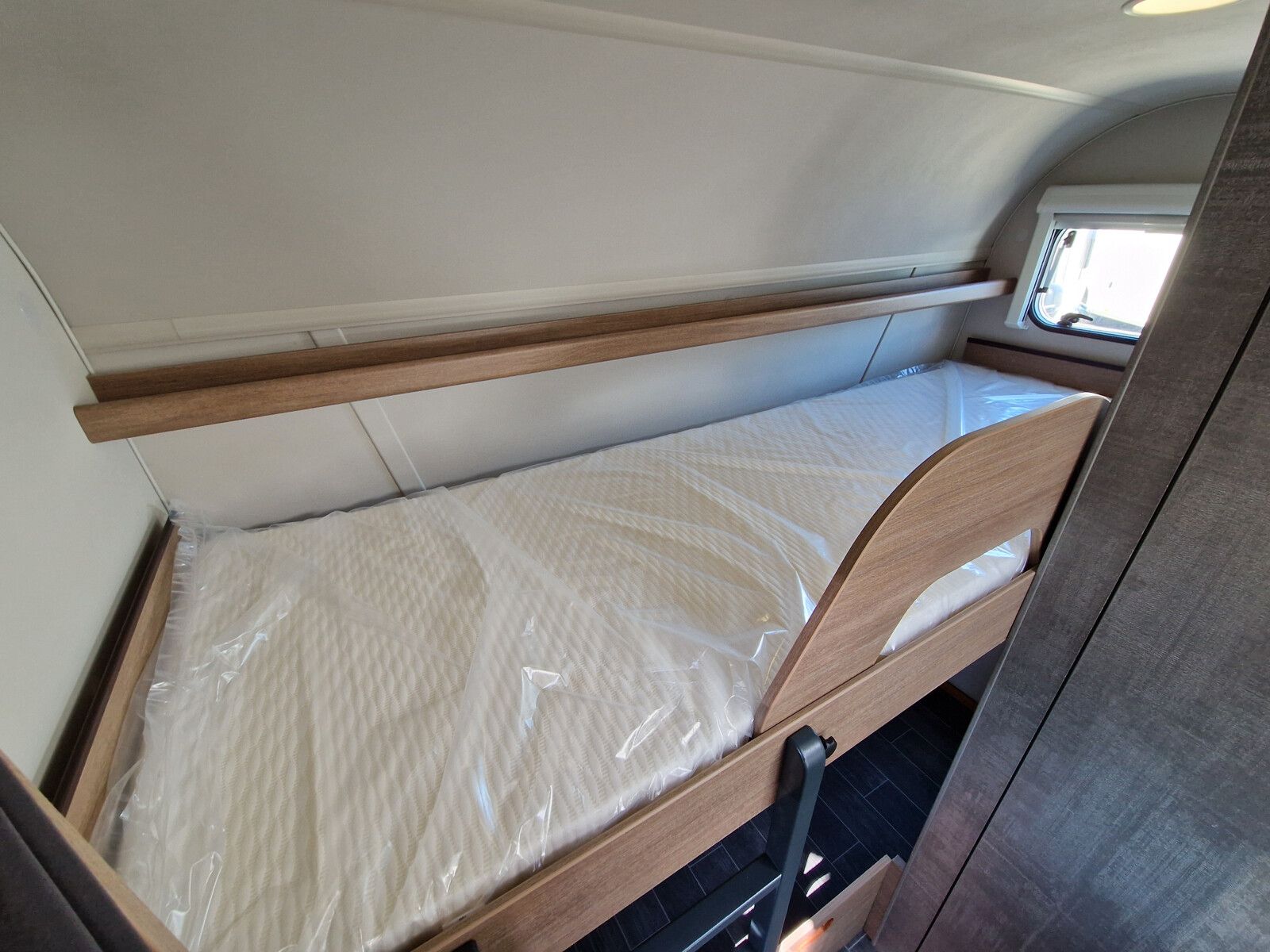 Fahrzeugabbildung Tabbert Senara 460DMK 2.3 Premium-Pakete, Glattblech uvm