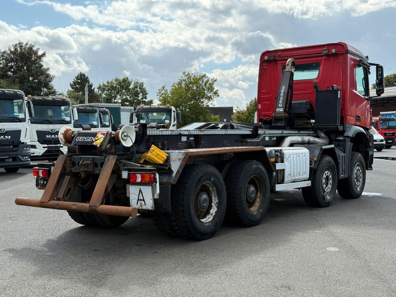 Fahrzeugabbildung Mercedes-Benz Arocs 4148 8x6 Gergen Abrollkipper