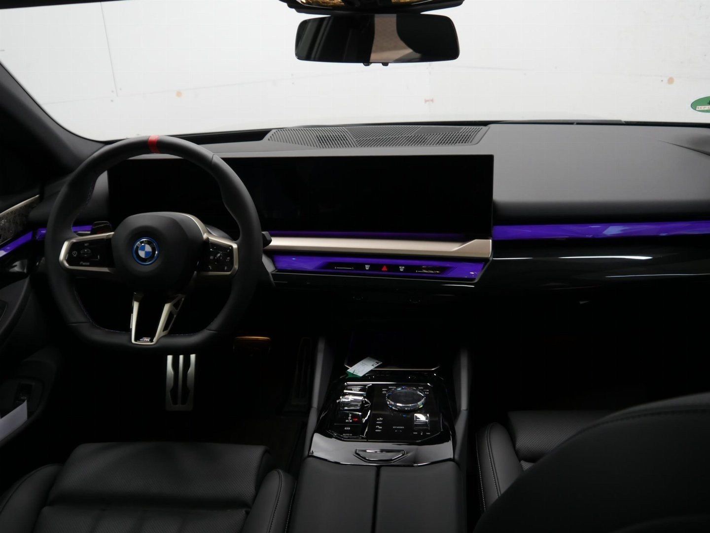 Fahrzeugabbildung BMW i5 M60 xDrive M Sportpaket pro, Sitzbelüftung vo
