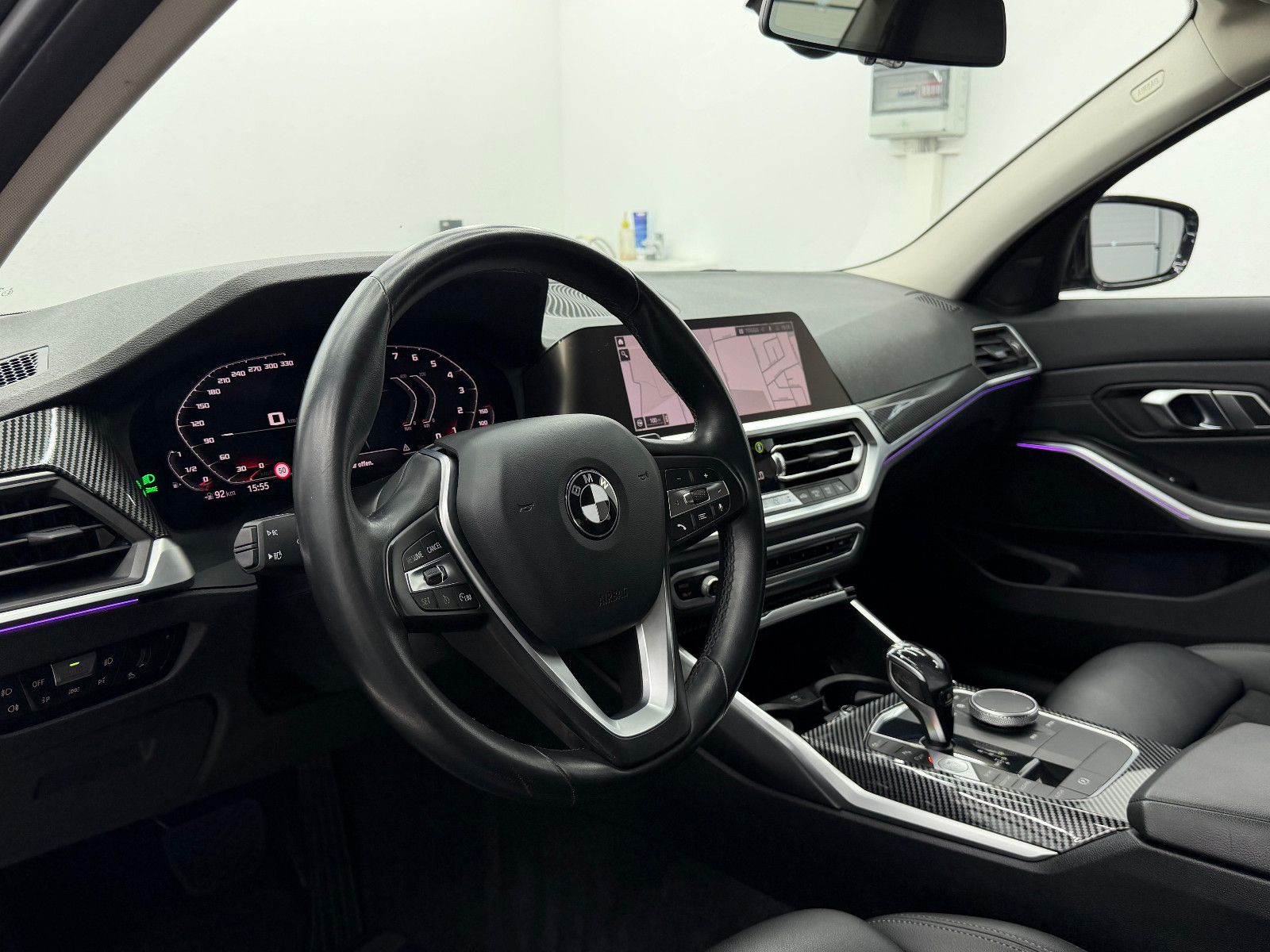 Fahrzeugabbildung BMW 330i LIMOUSINE/SPORT/LIVE COC/HiFi/AMBIENTE/H&R