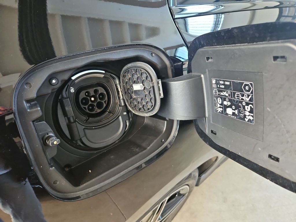 Fahrzeugabbildung Mercedes-Benz A 250 e AMG Night Navi HUD LED Sound SHZ Ambie.