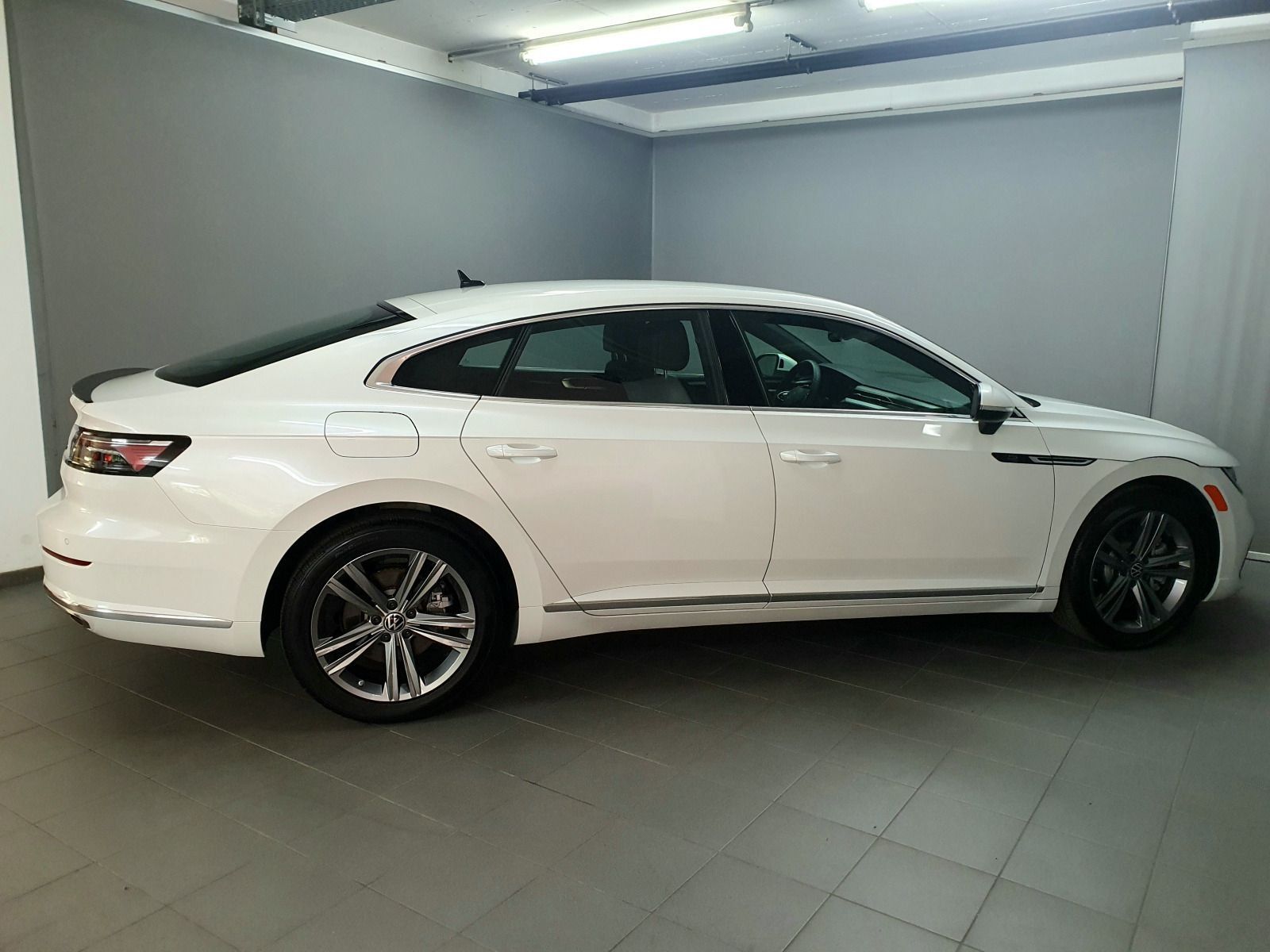 Volkswagen Arteon 2.0FSI DSG R-Line ACC IQ.LIGHT RFK AppCon foto 3