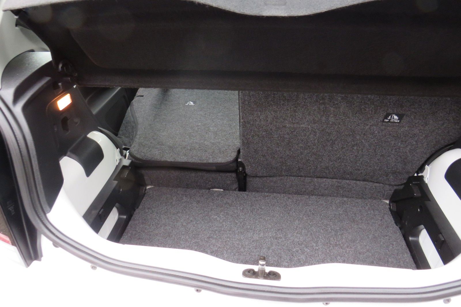 Fahrzeugabbildung Volkswagen up! KLIMA TELVOR MAPS&MORE TELVOR. 1.HD