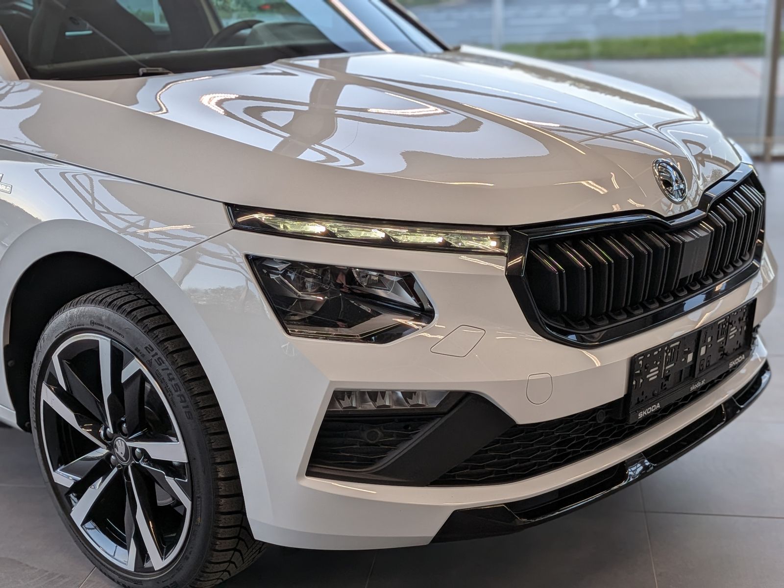 Fahrzeugabbildung SKODA Kamiq 1.5 TSI DSG Monte Carlo Pano Matrix 5J.GAR
