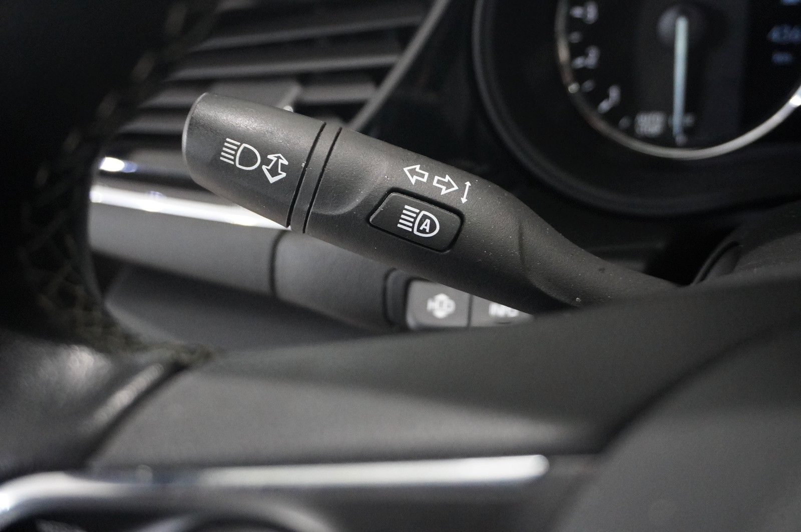 Fahrzeugabbildung Opel Insignia B ST 2.0D BUSINESS NAVI/HUD/KAMERA/AHK