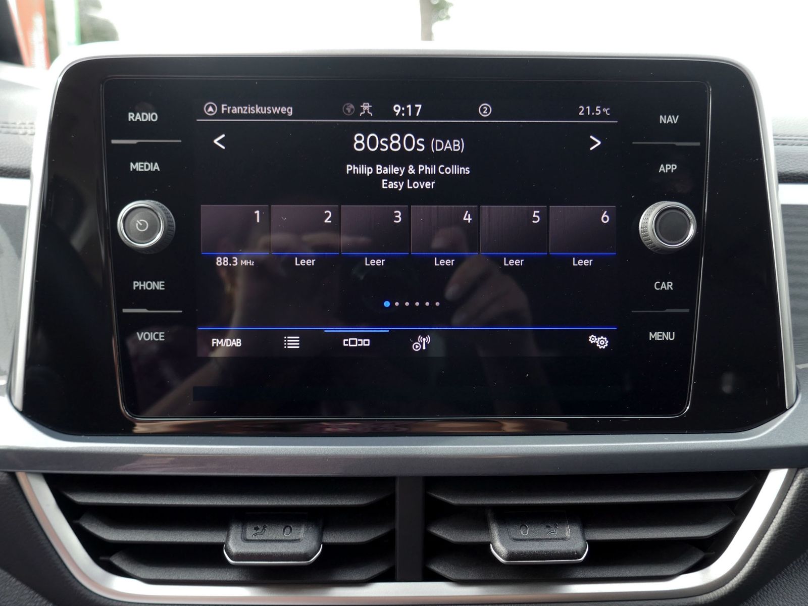 Fahrzeugabbildung Volkswagen T-Roc Style 1.5 TSI DSG | LED AHK PDC ACC