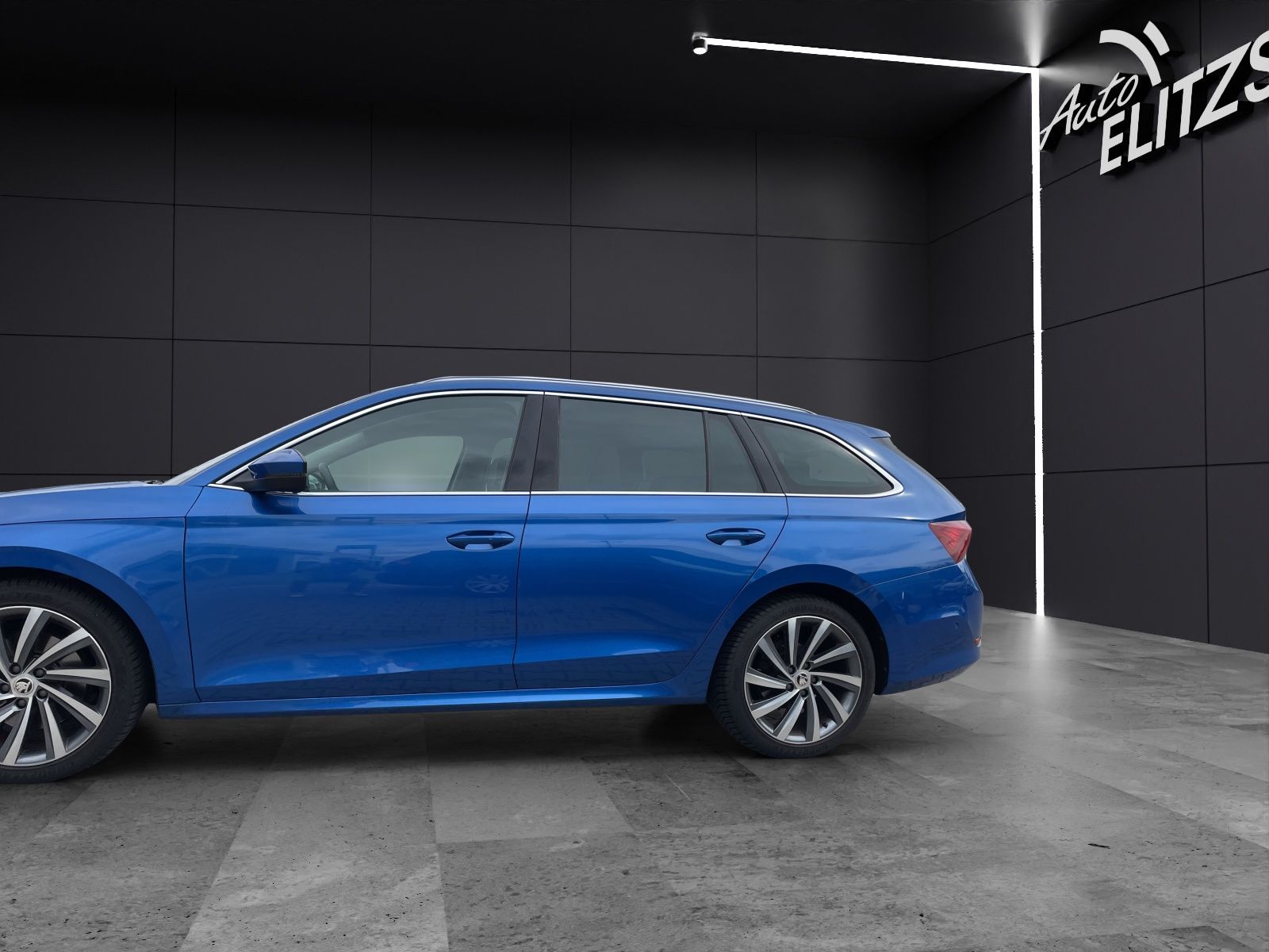 Fahrzeugabbildung SKODA Octavia Combi TSI Style Matrix Navi Pano HUD Led