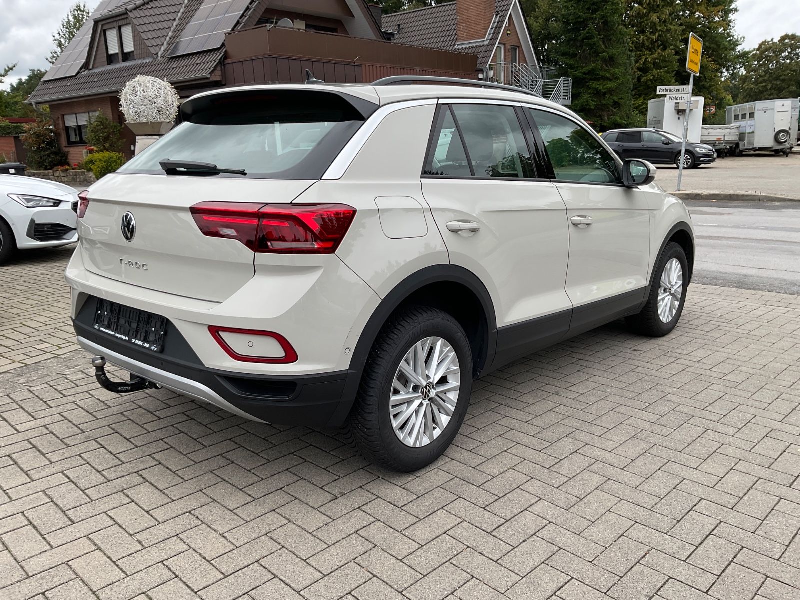 Fahrzeugabbildung Volkswagen T-Roc 1.5 TSI DSG Life,AHK,Navi,LED,AppConnect