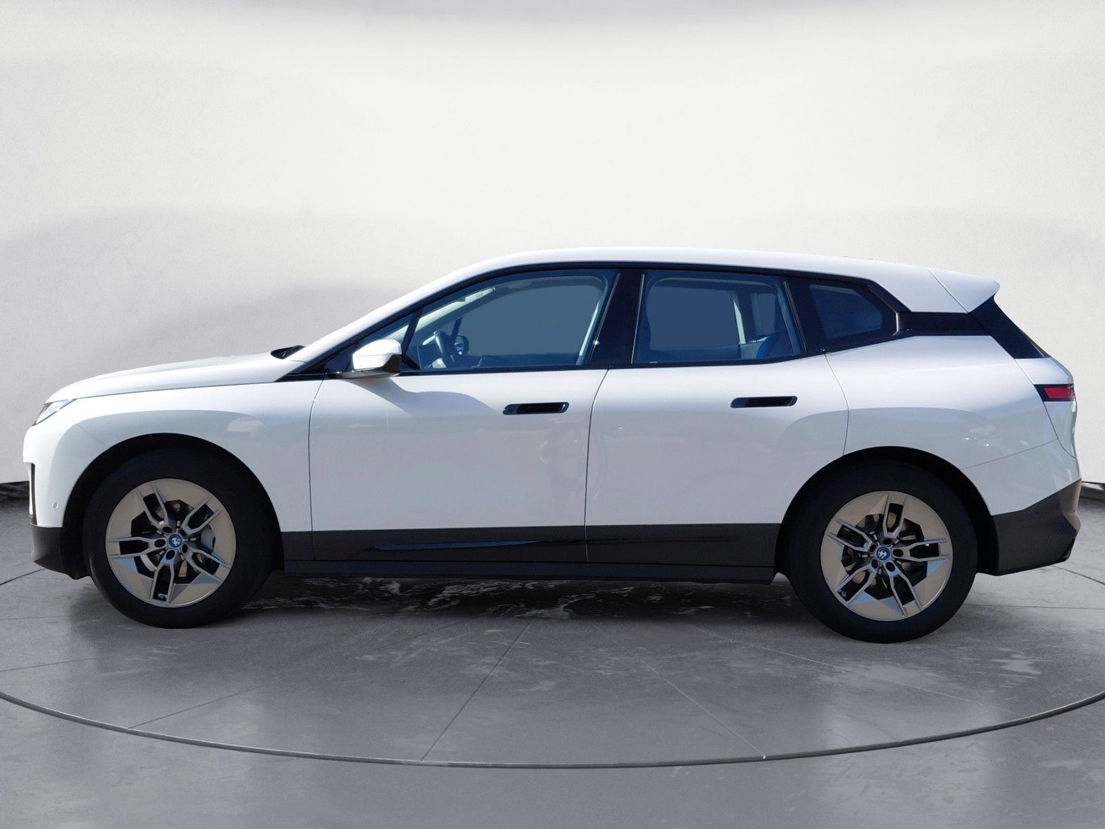 BMW iX h xDrive40 Integal-Aktivlenk. AHK foto 4