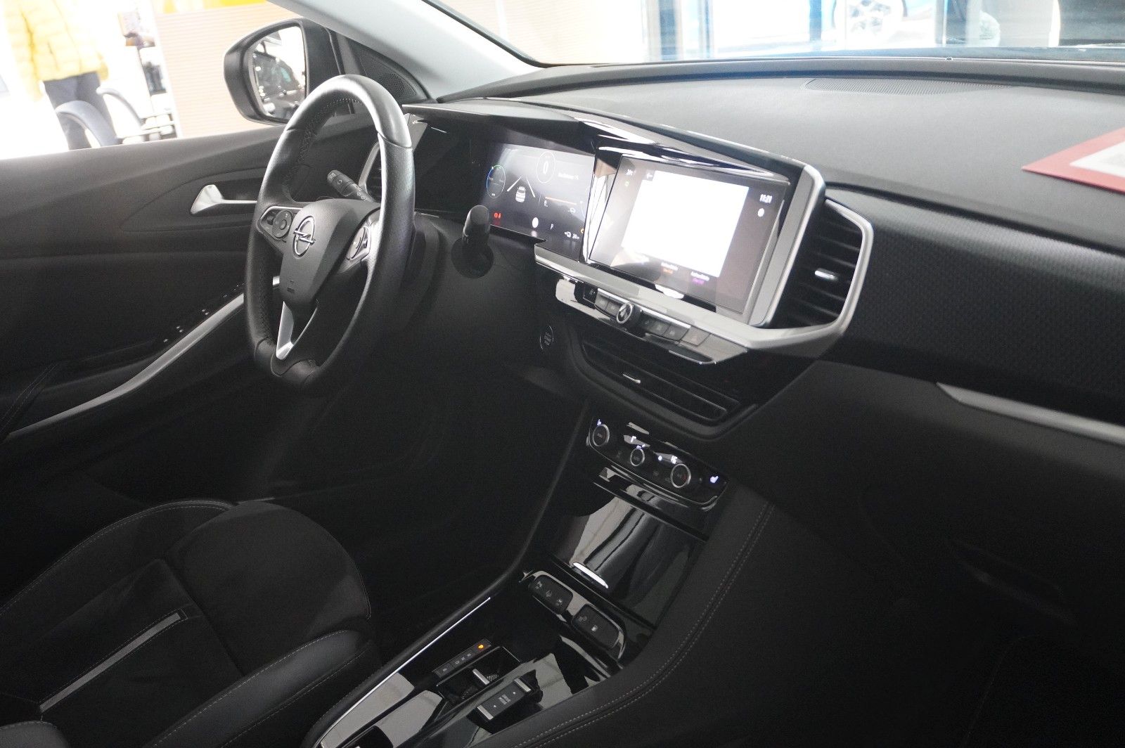 Fahrzeugabbildung Opel Grandland (X) 1.6T GSe HYBRID 4X4 NAVI/LED/SPORT