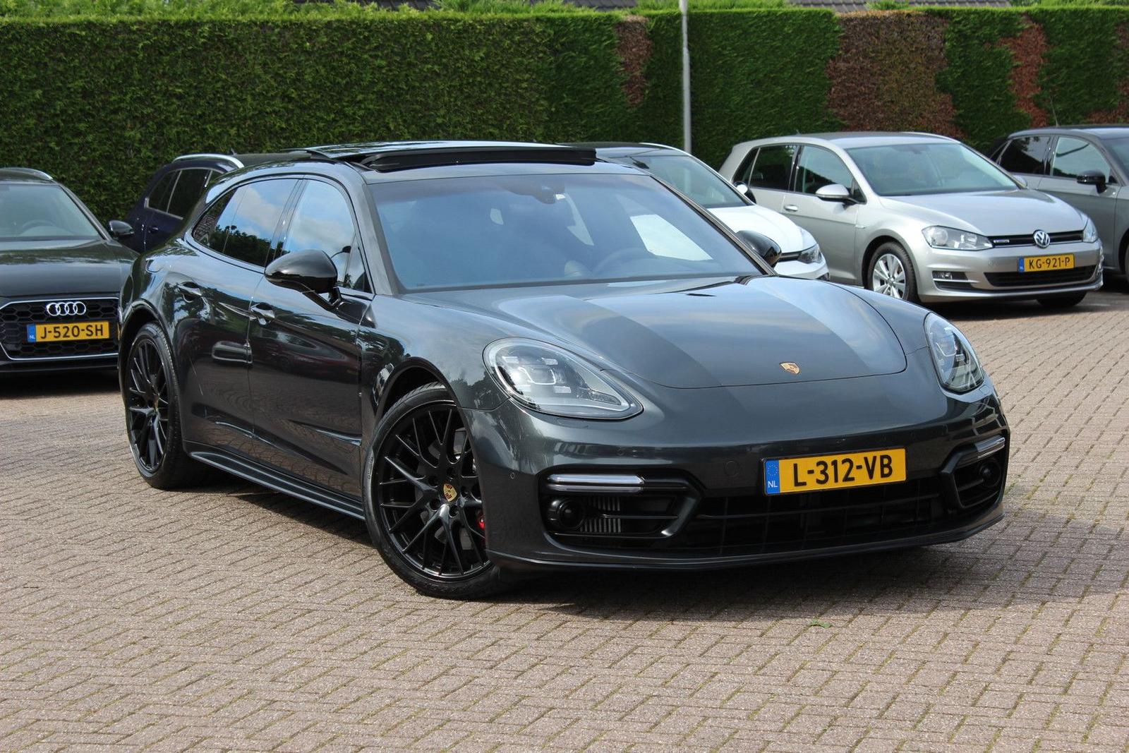 Porsche Panamera Sport Turismo 4.0 GTS / Panoramadak / C