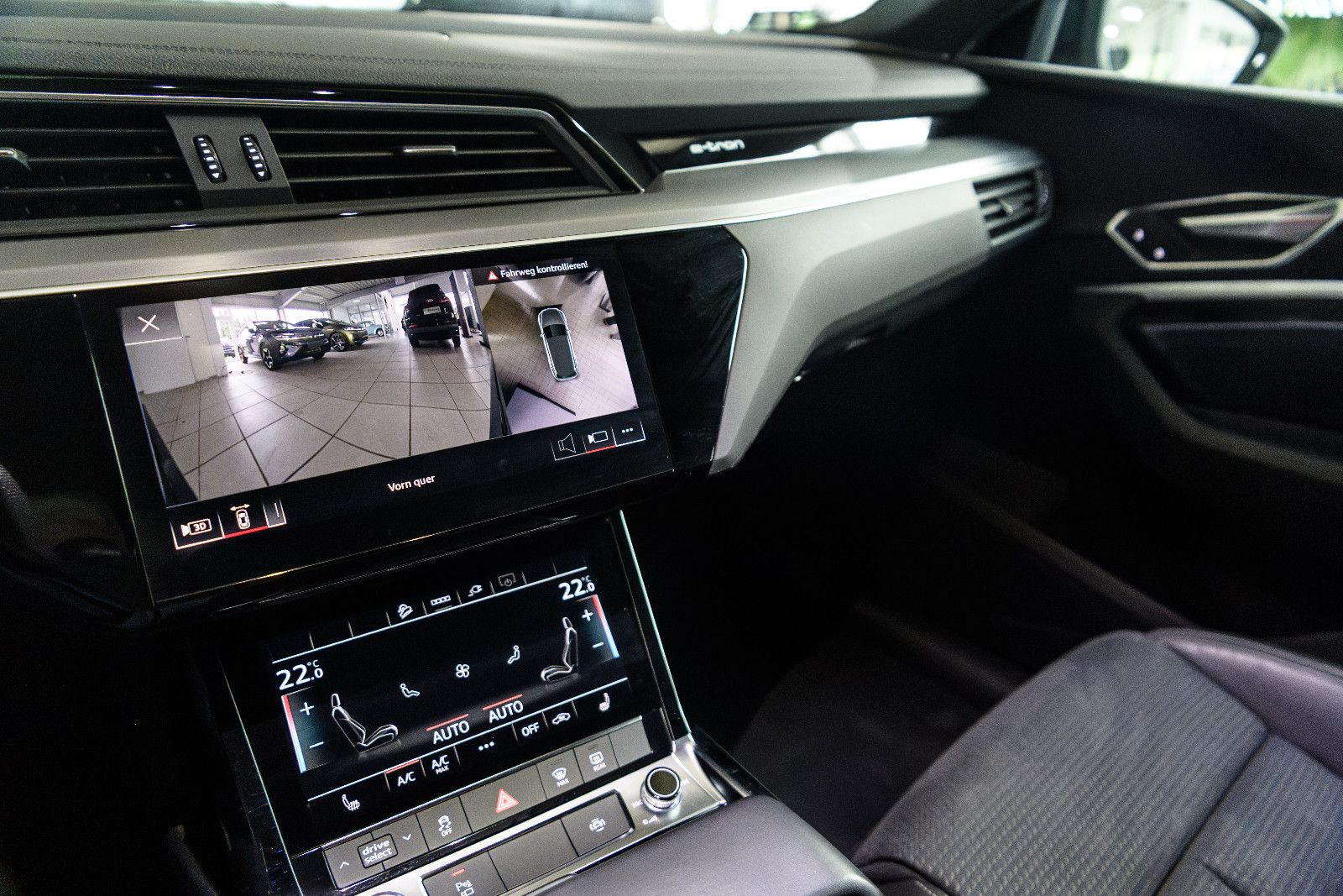 Fahrzeugabbildung Audi e-tron 55 quattro S line NAVI+LED+SZH