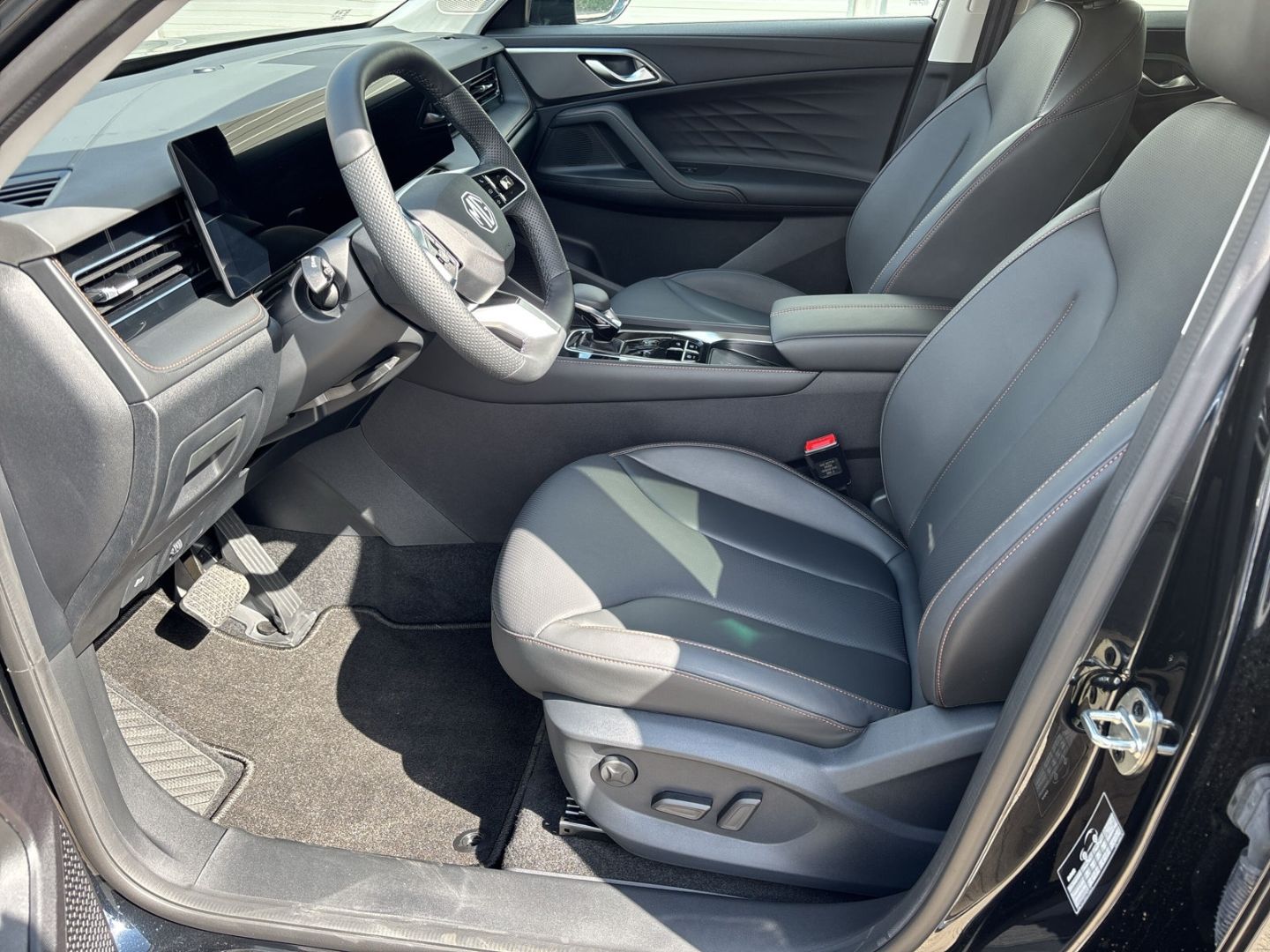 Fahrzeugabbildung MG HS Hybrid+ Luxury MY25.5  TOP FINANZ*  Angebot