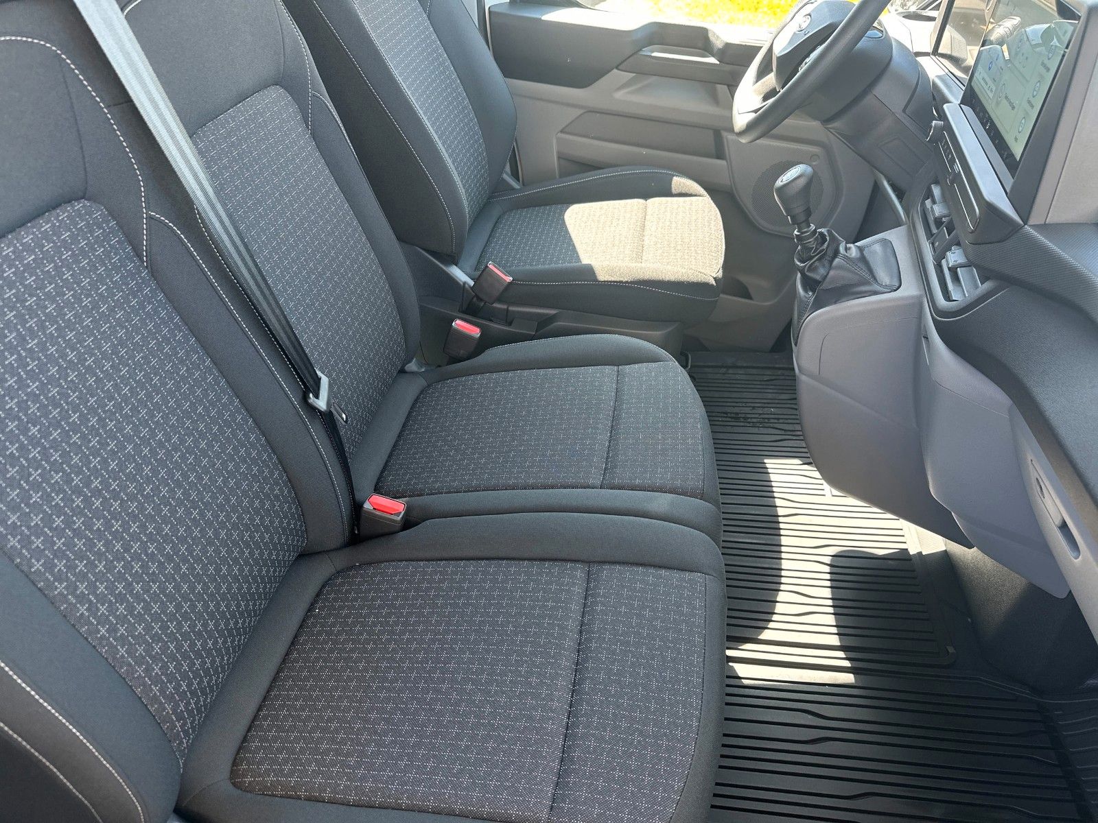 Fahrzeugabbildung Ford Transit Custom Kombi 320 L1 FWD Trend