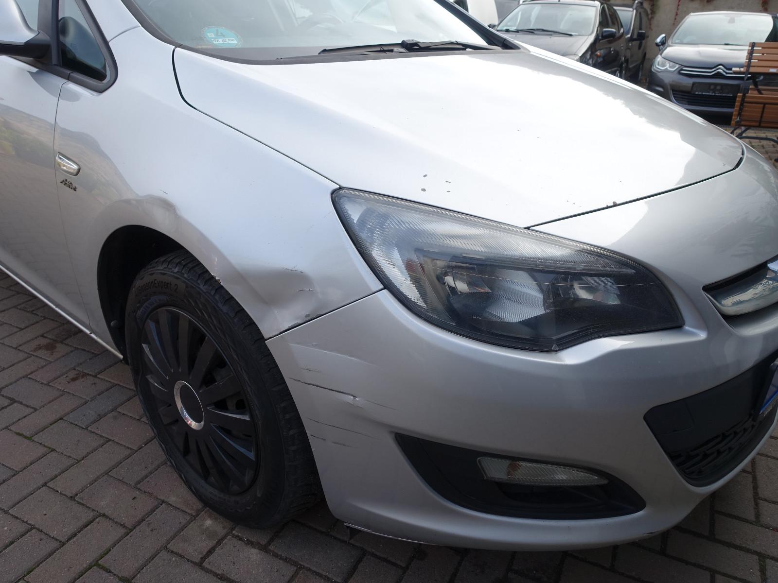 Opel Astra 2013 — photo 13