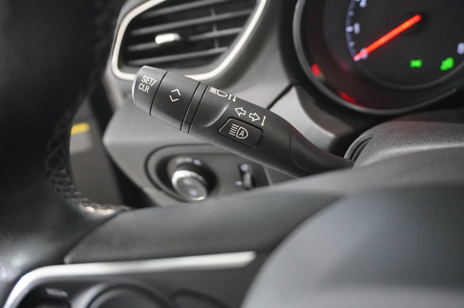Fahrzeugabbildung Opel Grandland 1.5D ELEGANCE NAVI/LED/KAMERA/SPORT/SH
