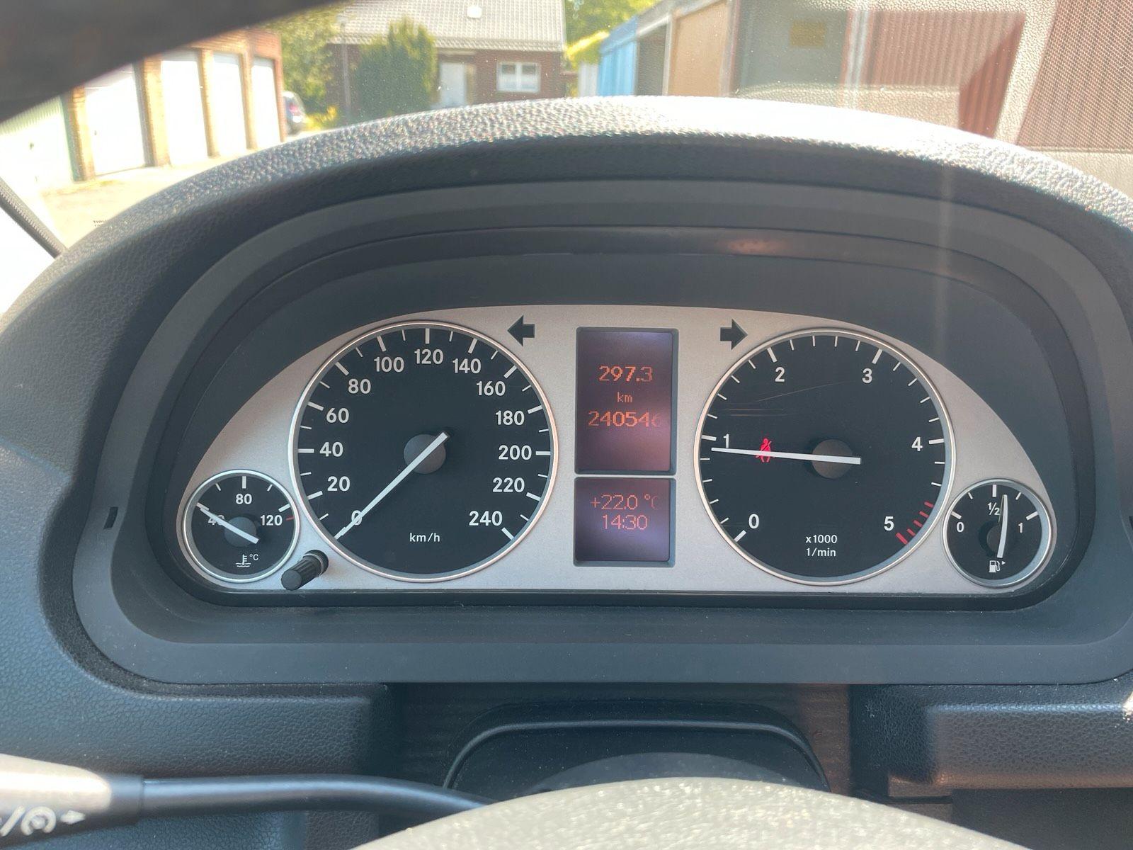 Mercedes-Benz 200 2007 — photo 12