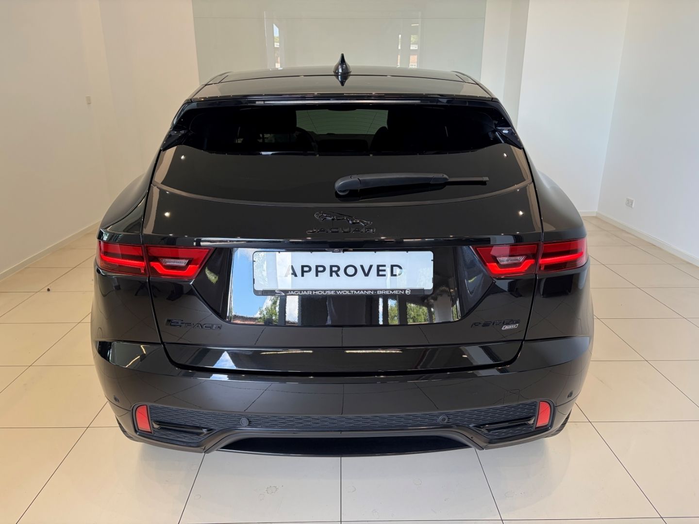 Fahrzeugabbildung Jaguar E-Pace R-Dynamic SE P300ePlug-In Hybrid Panorama