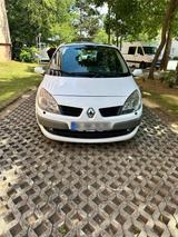 Renault Scenic NEU TÜV - Renault Scenic aus 2008 mit Diesel-Antrieb