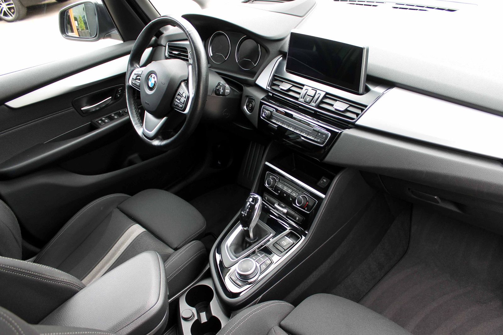 Fahrzeugabbildung BMW 216d Gran Tourer Steptr. HUD NAV ACC KAM PDC BT