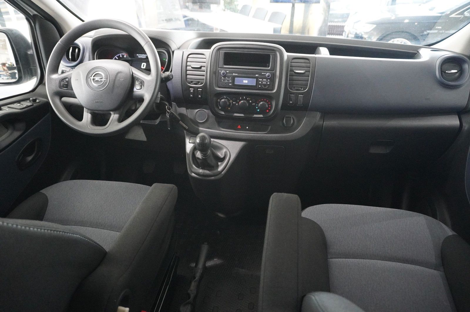 Fahrzeugabbildung Opel Vivaro B 1.6D KOMBI 8-SITZE L1H1 KLIMA/PDC/TEMP.
