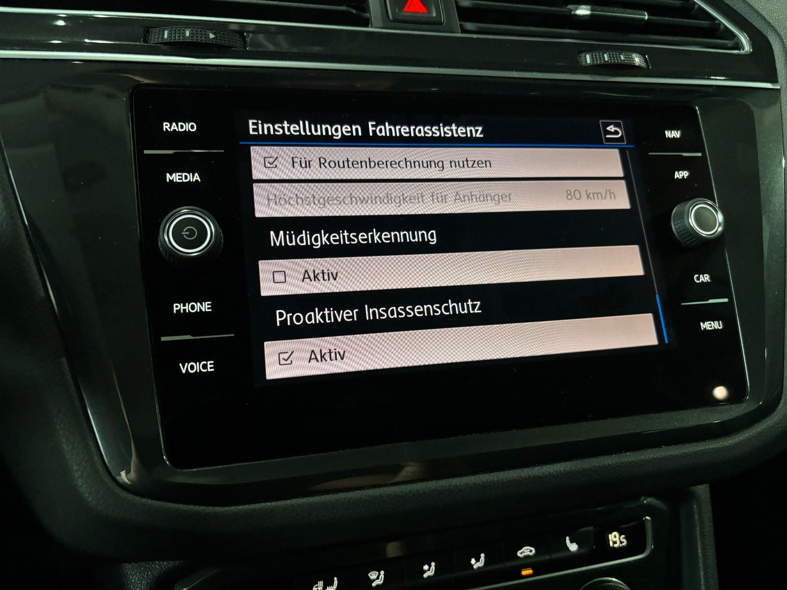 Fahrzeugabbildung Volkswagen Tiguan Highline *CarPlay*Kamera*LED*SHZ*Navi