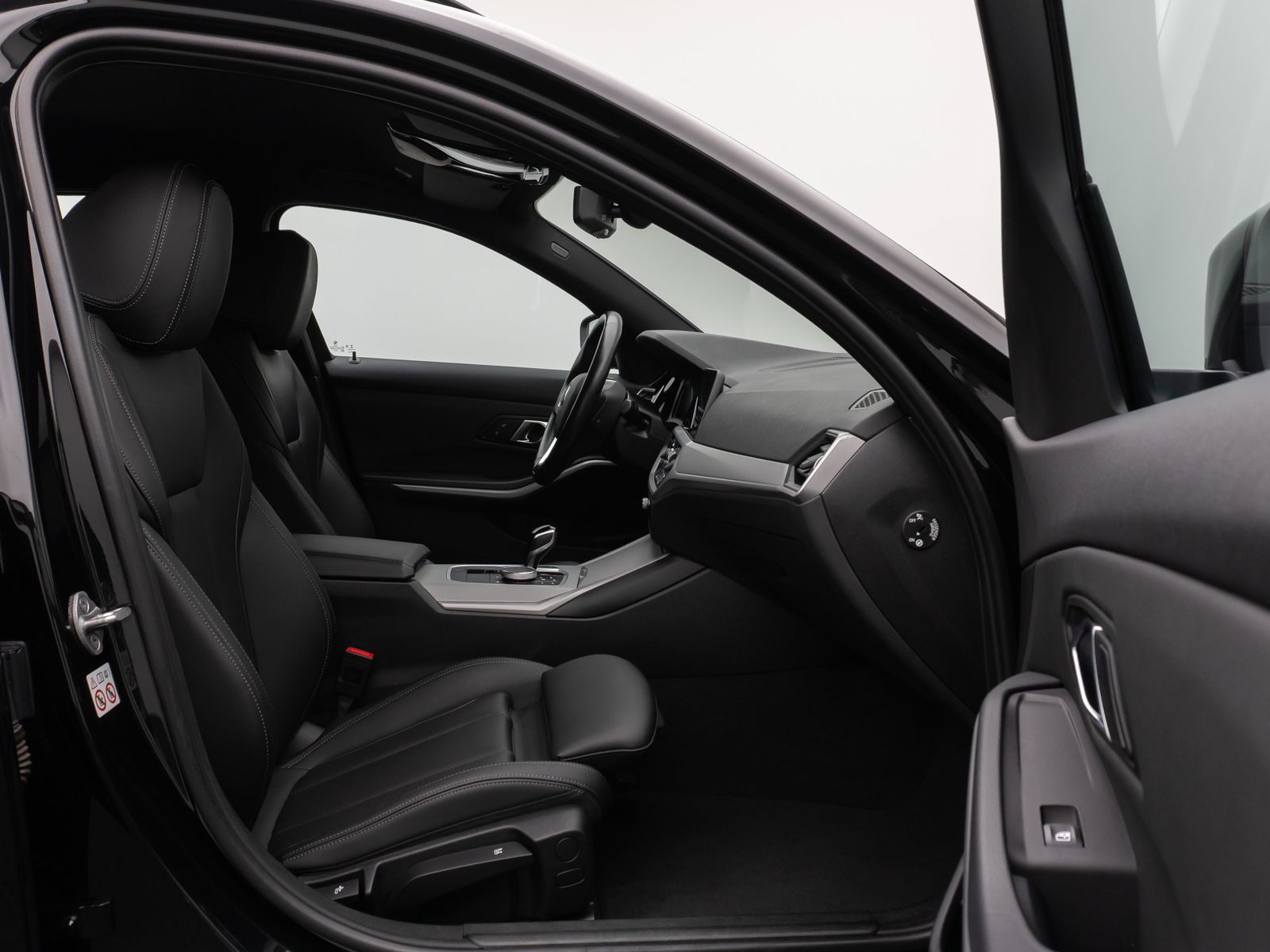 Fahrzeugabbildung BMW 320d xD Laser DAB PDC AHK Alarm Komfort Sport
