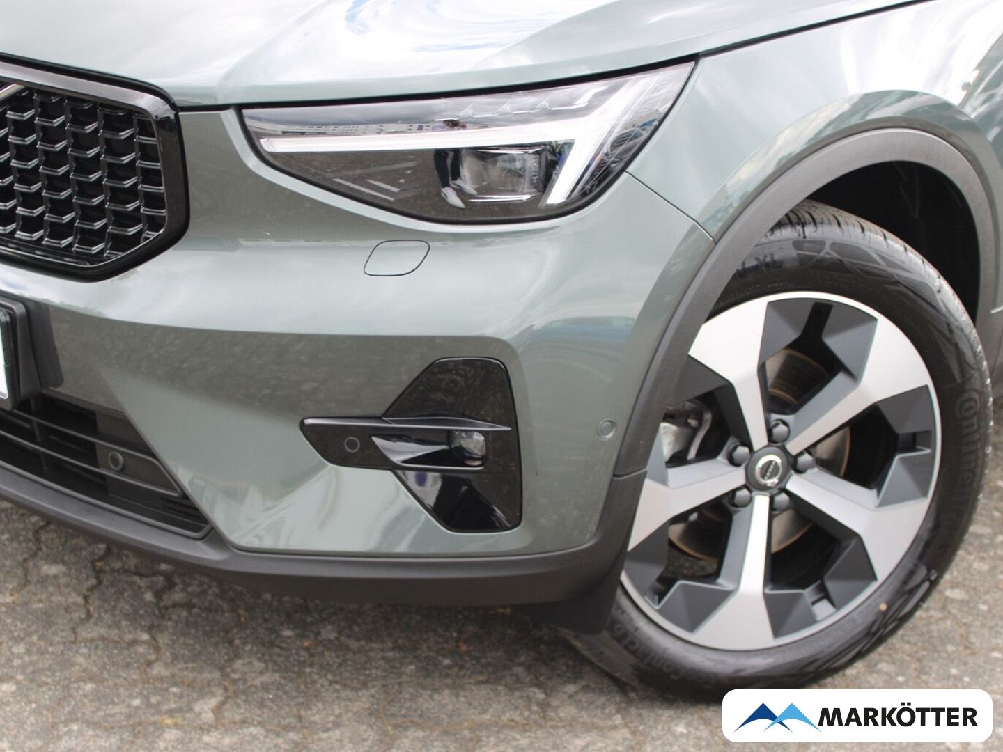 Volvo XC40 B4 Plus Dark Pixel-LED/360/H&K/LHZ/FSHZ/19' foto 2