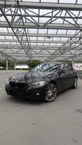 BMW 330d xDrive - M-Paket - Schwarz - BMW 330 aus 2013 mit Diesel-Antrieb: Limousine