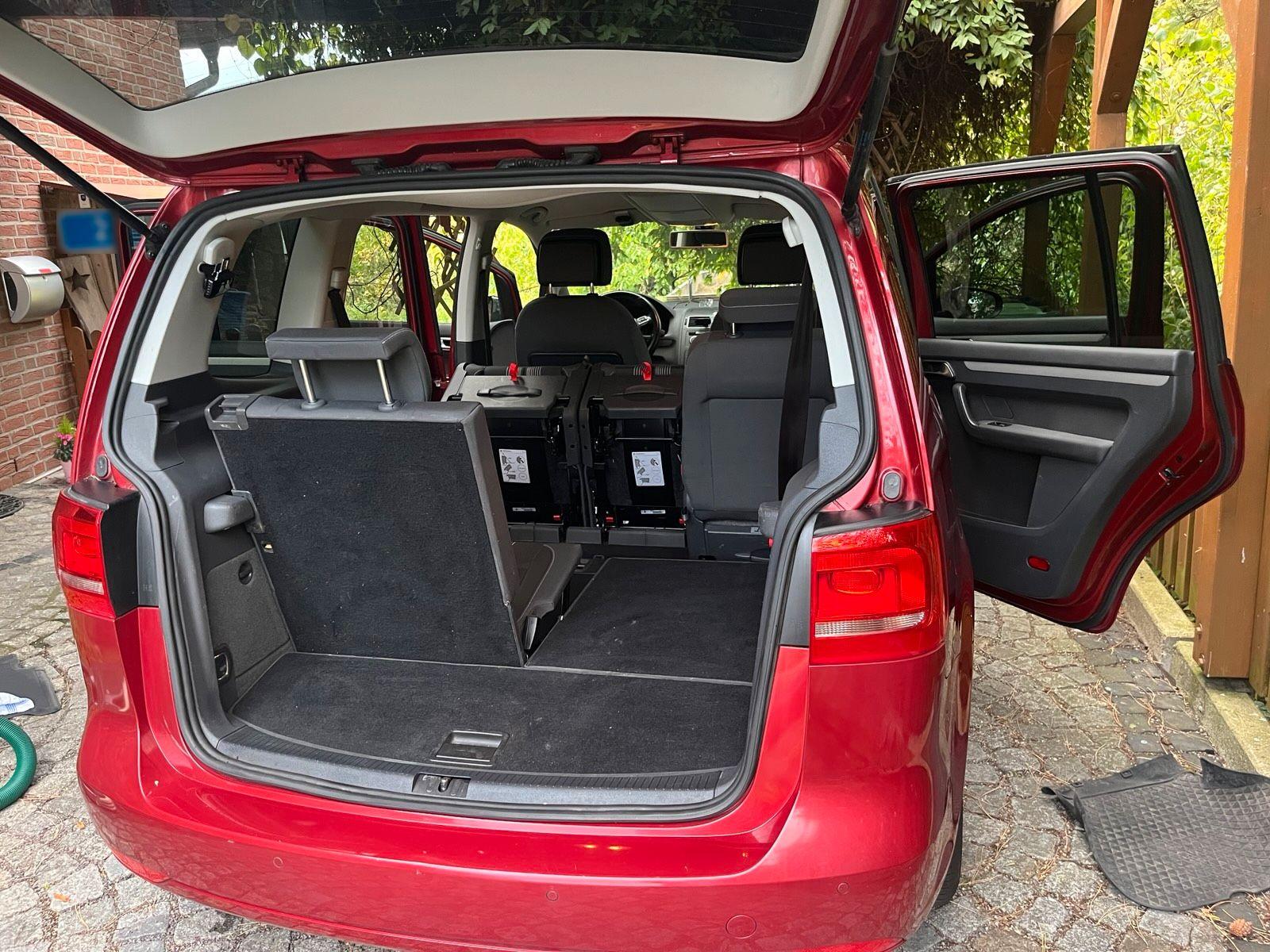 Volkswagen Touran 2012 — двигун 105 HP (77kW)