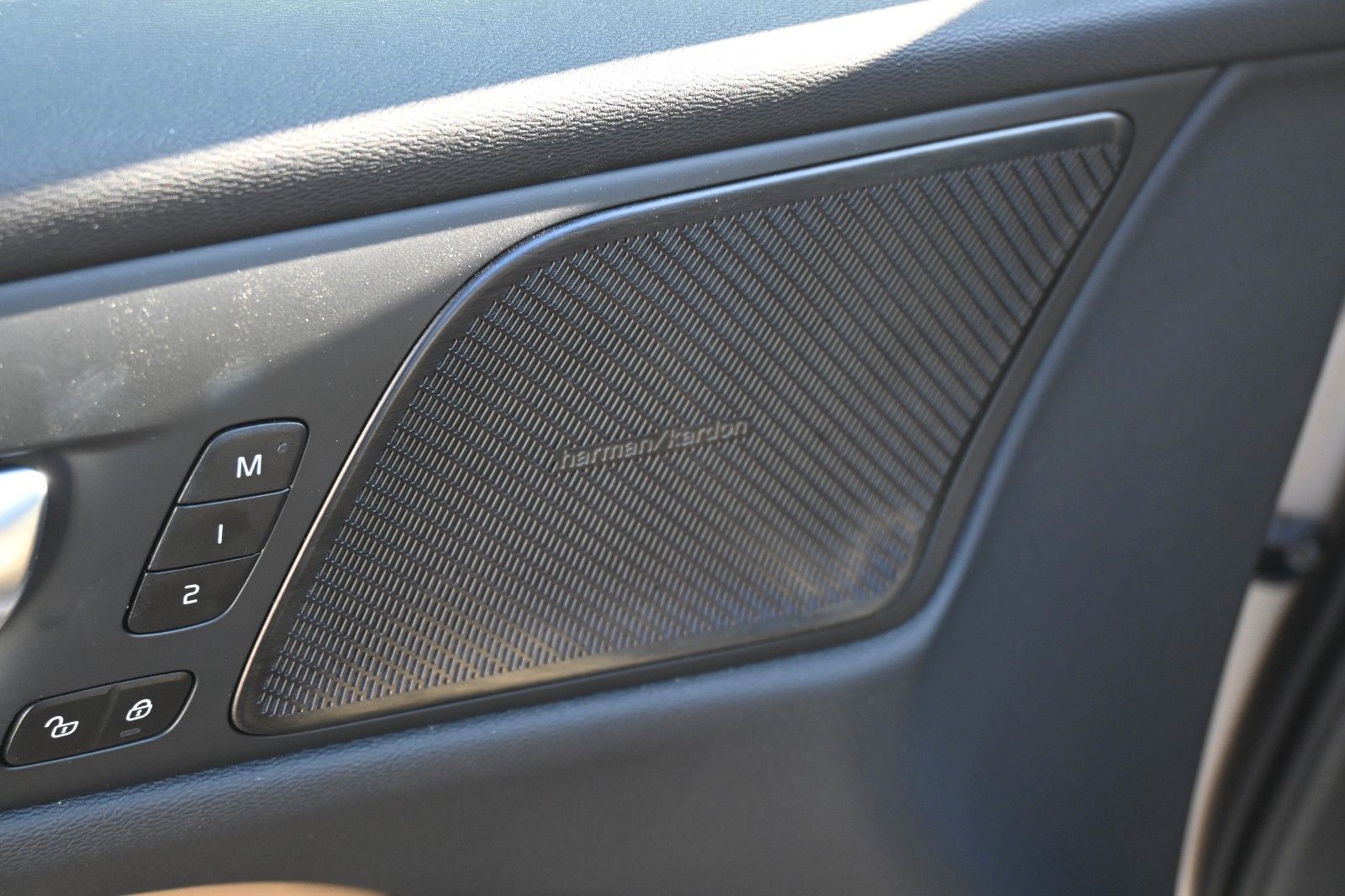 Fahrzeugabbildung Volvo V60 CC B4D AWD Ultimate*LED*PANO*360*H&K*MASSAGE