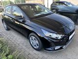 Hyundai i20 1.0T 100PS Select NAVI+RÜCKFAHRKAMERA - Hyundai i20 New cars mit Benzin-Antrieb: Limousine