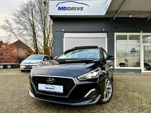 Hyundai i30 cw Passion + RFK/APPLECAR/PANORAMA/XENON/