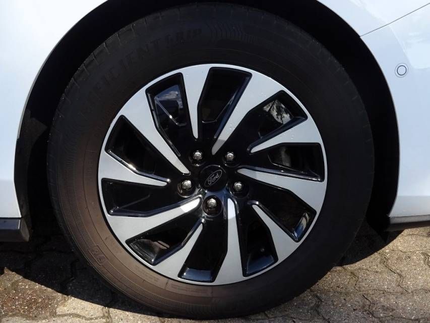 Fahrzeugabbildung Ford Focus Turnier 1.0 EcoBoost Mild-Hybrid Titanium