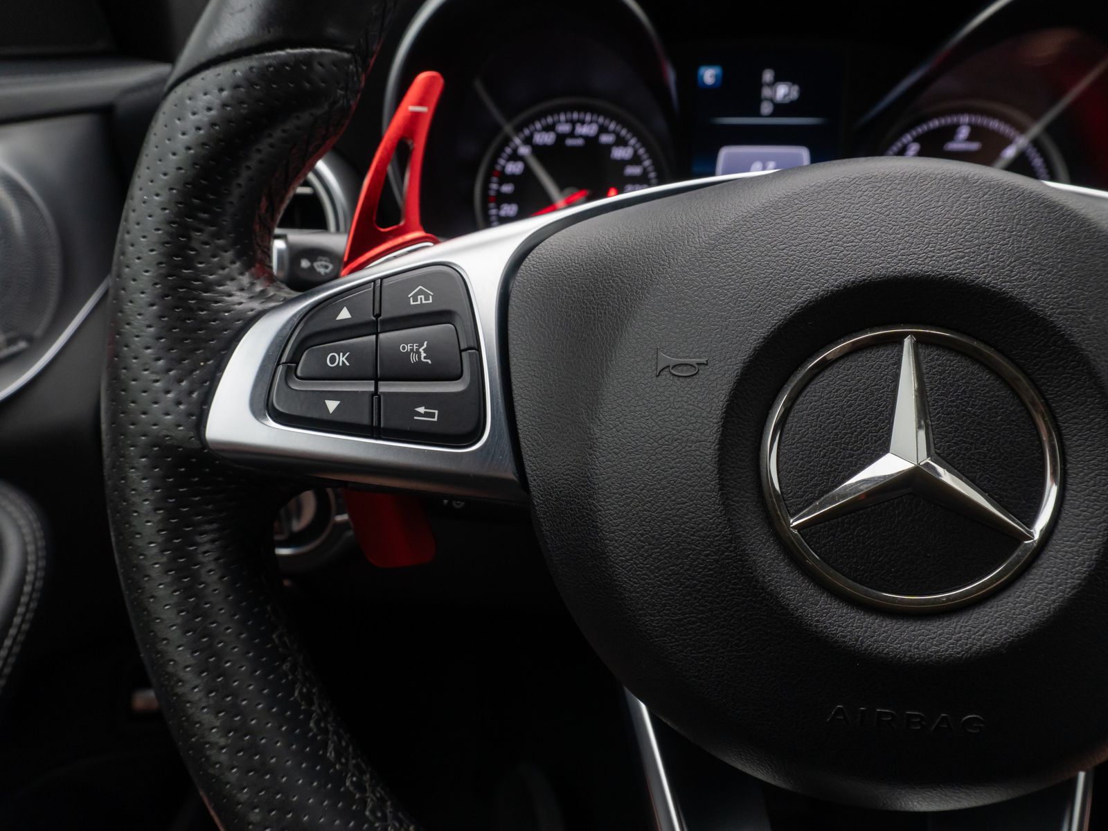 Fahrzeugabbildung Mercedes-Benz C 220 BlueTec/d AMG Line Kamera AHK HUD Sport LM