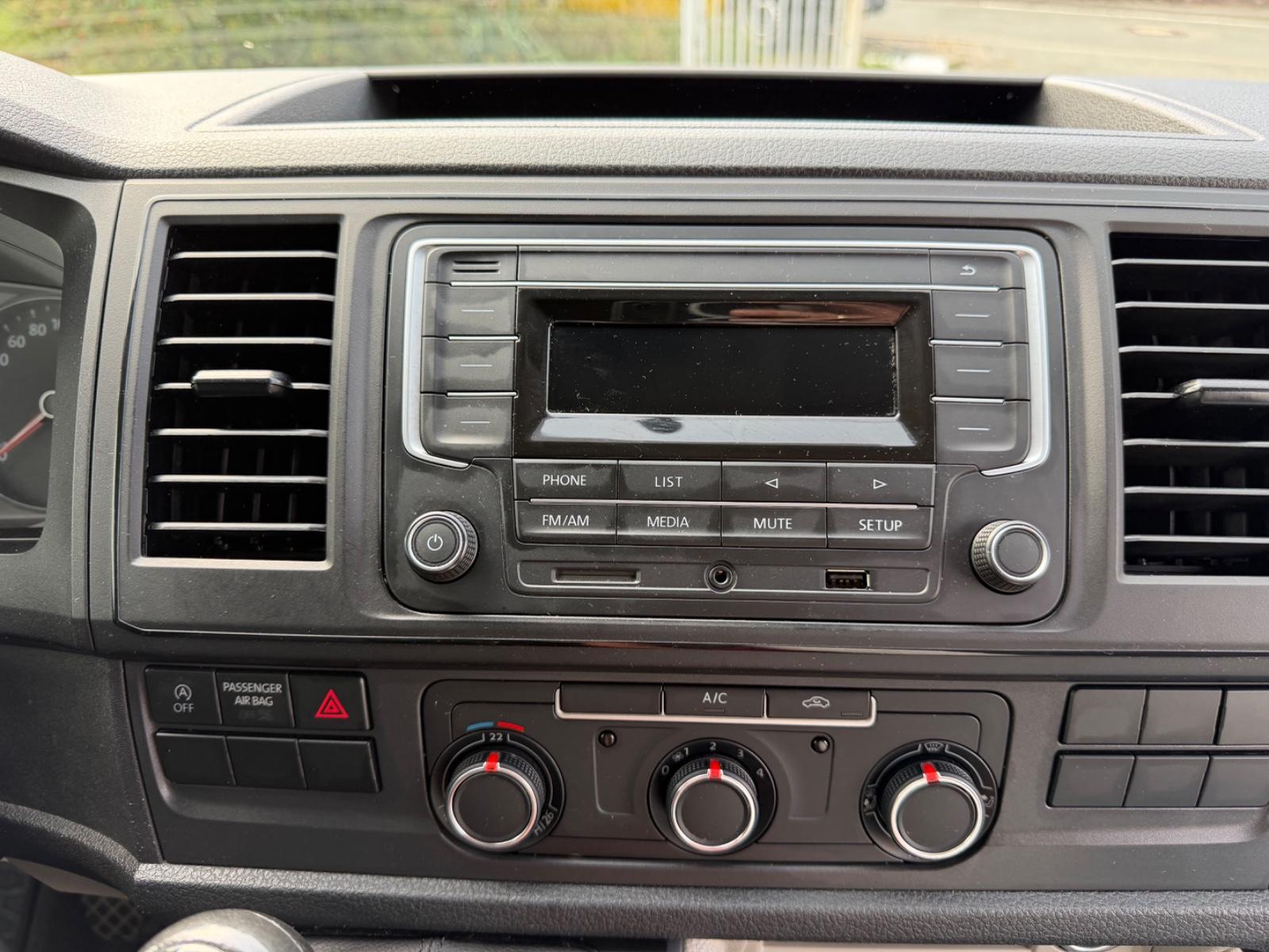 VOLKSWAGEN T6 TRANSPORTER 2.0 TDI 102CH - BVM - 3 PLACES - 1ERE MAIN - HISTORIQUE ENTRETIEN COMPLET
