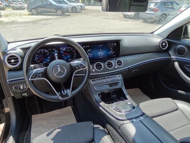 Fahrzeugabbildung Mercedes-Benz E 300 de/AMG/Pano/Widesreen/AHK/Leder/