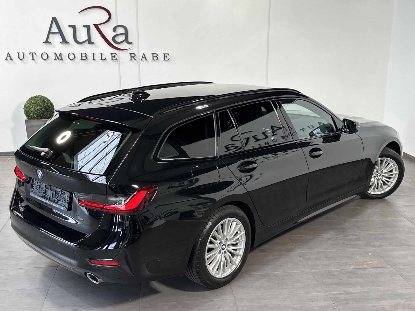 Fahrzeugabbildung BMW 320d Touring Sport-Line NAV+LED+KAMERA+17ZO+1HD