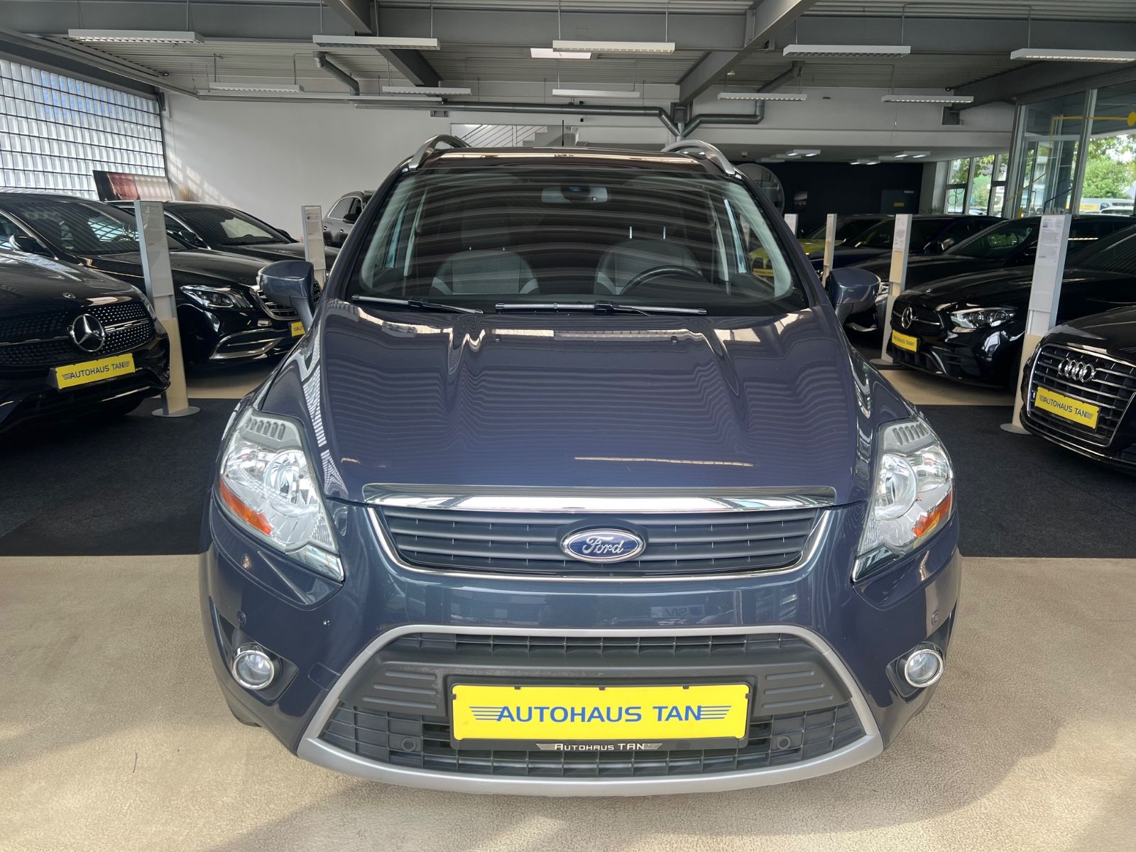 Fahrzeugabbildung Ford Kuga Champions 4x4 Edition *PANO*NAVI*